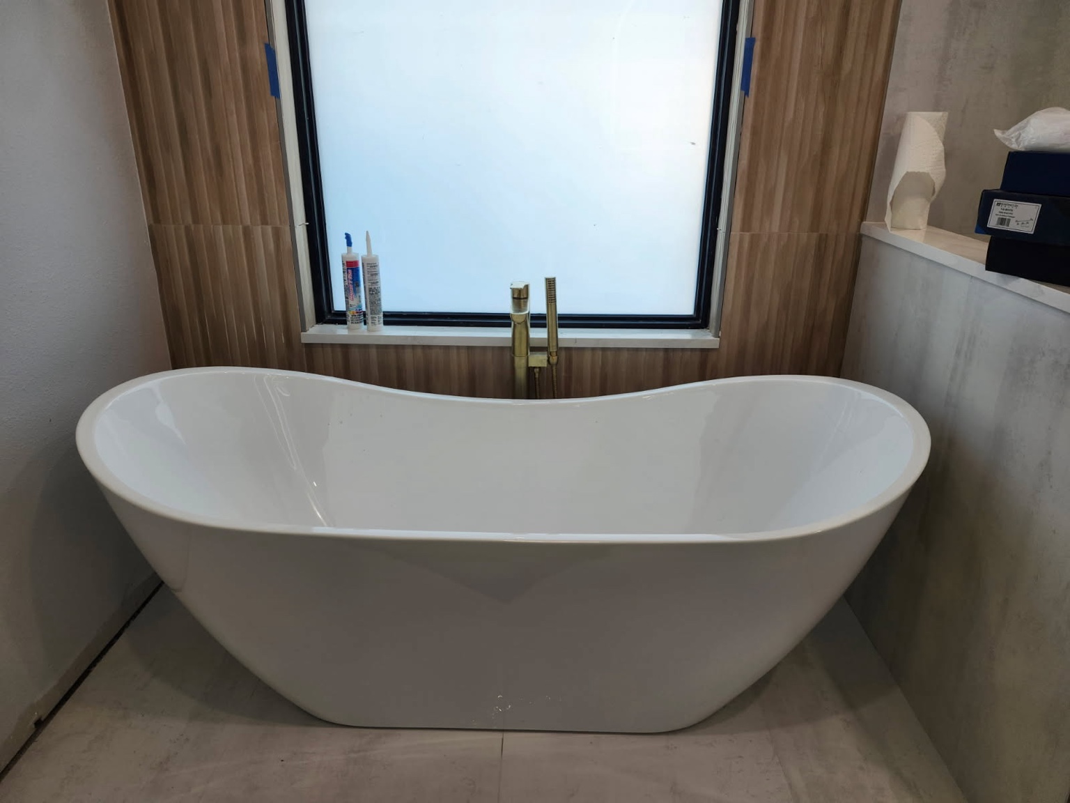 Spa‑style freestanding tub upgrade with precision fixture install.